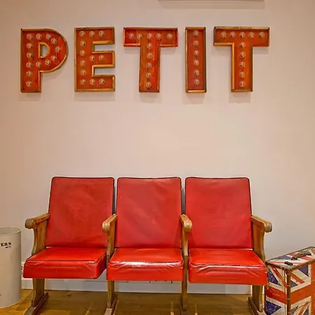 Petit Hotel-3